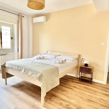 Apartment Mela's House- Metro A, Air Conditioning, Wi-fi. *