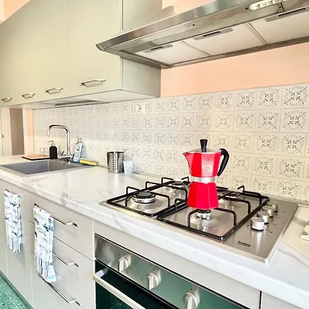 Mela's House- Metro A, Air Conditioning, Wi-fi.